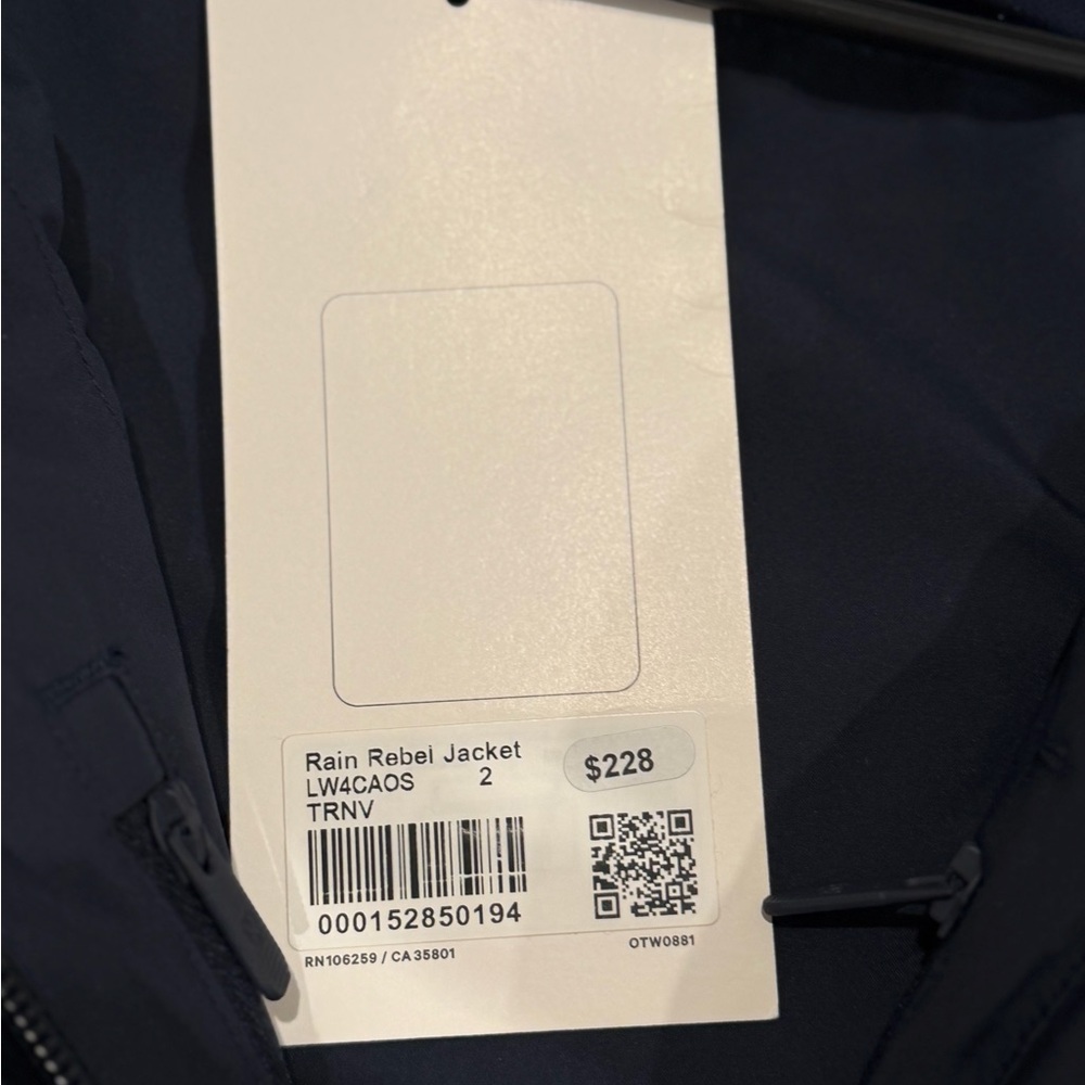 NWT LULULEMON RAIN REBEL JACKET SIZE 2 TRUE NAVY - Picture 14 of 16